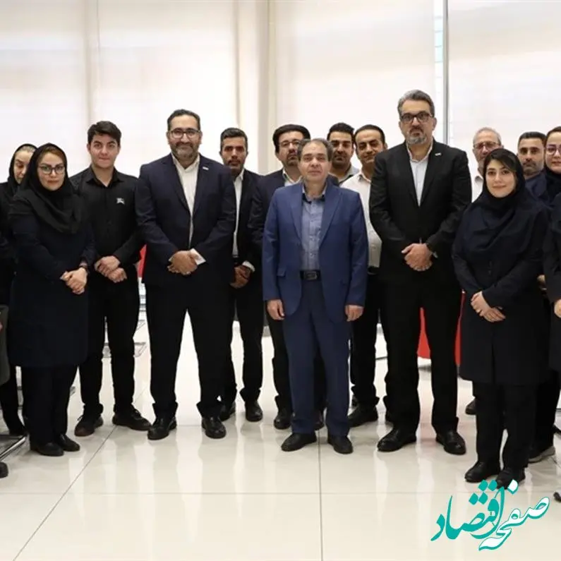 بازدید مدیرعامل بیمه دی از شعبه‌ی ممتاز غرب تهران