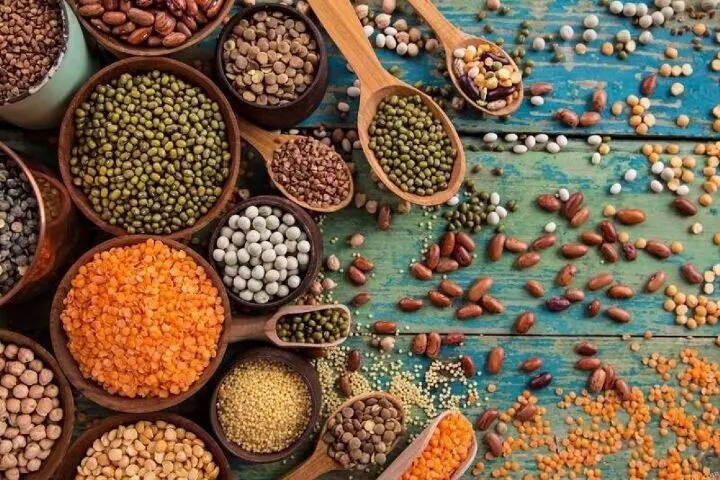 قیمت انواع حبوبات امروز دوشنبه ۱۴ اسفند ماه ۱۴۰۲ | گندم کیلویی چند؟ 
