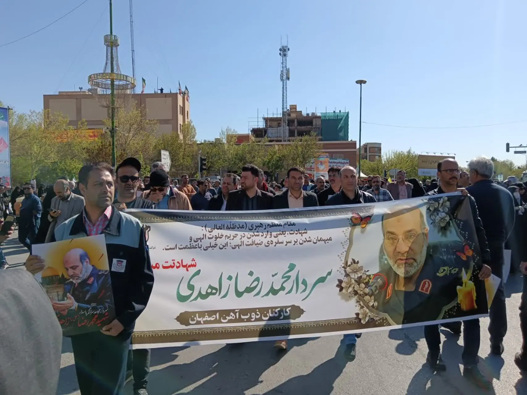 پیکر سردار سرلشکر شهید زاهدی در اصفهان تشییع شد