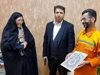 این پاکبان  طلای ۱۰۰ میلیونی را به صاحبش برگرداند !/ به افتخارش باید ایستاد !
