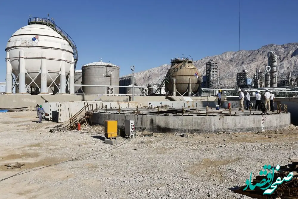 گزارش تصویری/ عملیات احداث تانک جدید هگزان با ظرفیت۳۵۰۰ متر مکعب (معادل با ۲۱۲۰ تن هگزن)