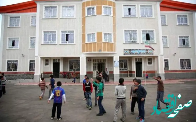 این دانش‌آموز ۱۳ ساله با کتک معلم به شدت مصدوم شد| این دانش‌آموز در بیمارستان بستری است