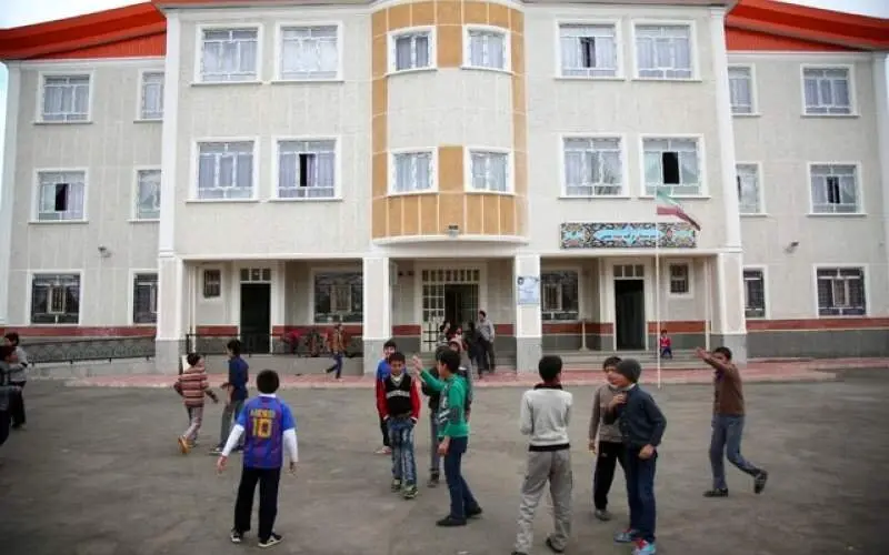 این دانش‌آموز ۱۳ ساله با کتک معلم به شدت مصدوم شد| این دانش‌آموز در بیمارستان بستری است