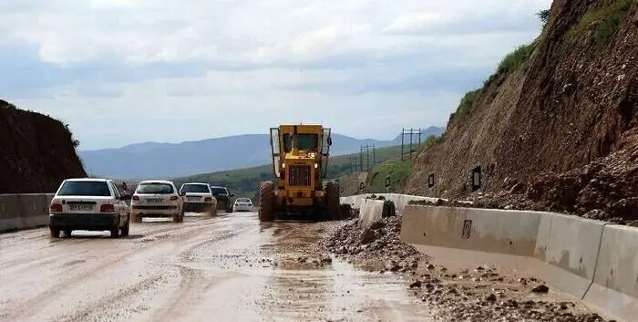 فوری؛ هشدار سقوط سنگ در این مکان / توقف خودروها در حاشیه راهها ممنوع