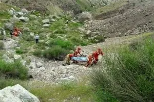 سقوط وحشناک خودرو دنا به دره‌ای در جاده چالوس + تعداد فوت شدگان 