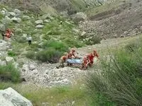 سقوط وحشناک خودرو دنا به دره‌ای در جاده چالوس + تعداد فوت شدگان 
