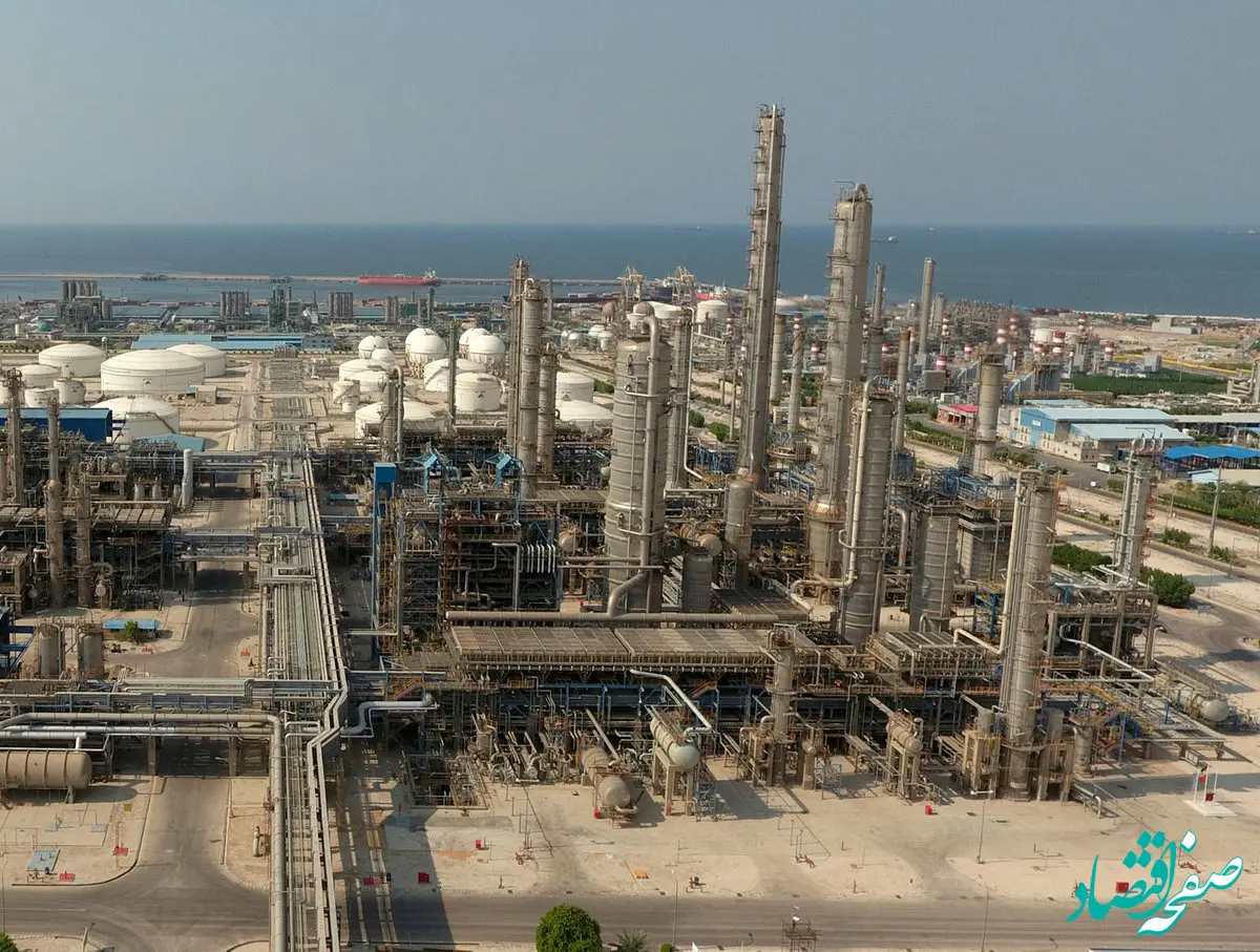 نشستی برای تسریع در اجرای پروژه نیروگاه‌های خورشیدی ۵ هزار مگاواتی توسط گروه صنایع پتروشیمی خلیج فارس