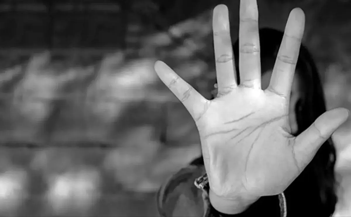 تجاوز جنسی گروهی به دختر ۱۵ ساله بعد از فرار از خانه | پدر بی رحم رضایت داد، بهزیستی شکایت کرد!