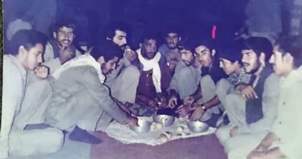 این فرمانده ایرانی بعد از خوردن گوشت فاسد وسط عملیات مسموم شد!