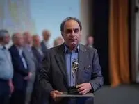 تندیس مرد سال فولاد ایران به محمود لندی رسید  