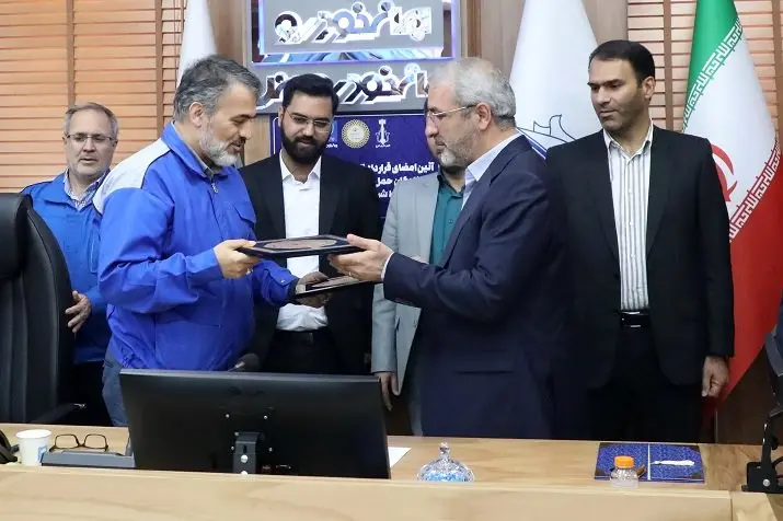 قرارداد خرید ۴۰ دستگاه اتوبوس برقی ایران خودرو دیزل امضا شد