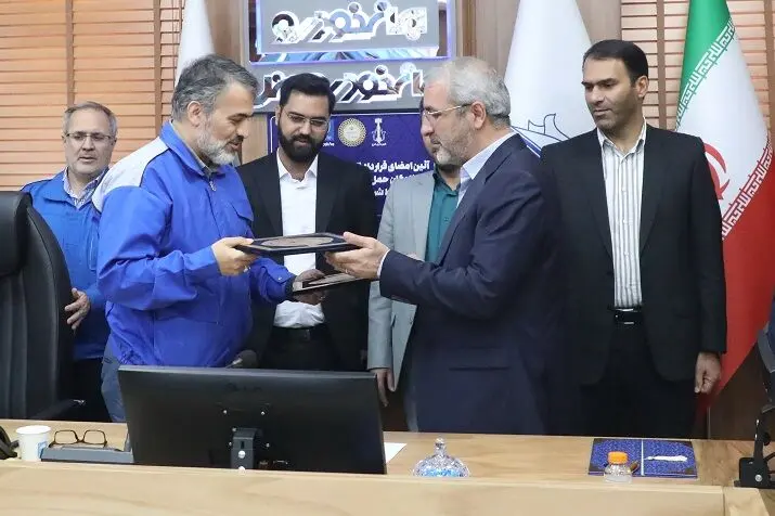 قرارداد خرید ۴۰ دستگاه اتوبوس برقی ایران خودرو دیزل امضا شد