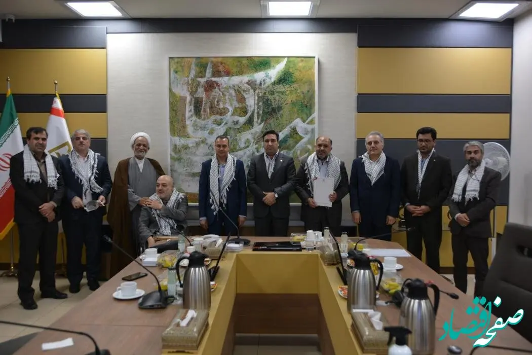  آیین خاطره گویی دفاع مقدس و تبیین ارزش ها و آموزه های دفاع مقدس در بانک صنعت و معدن برگزار شد