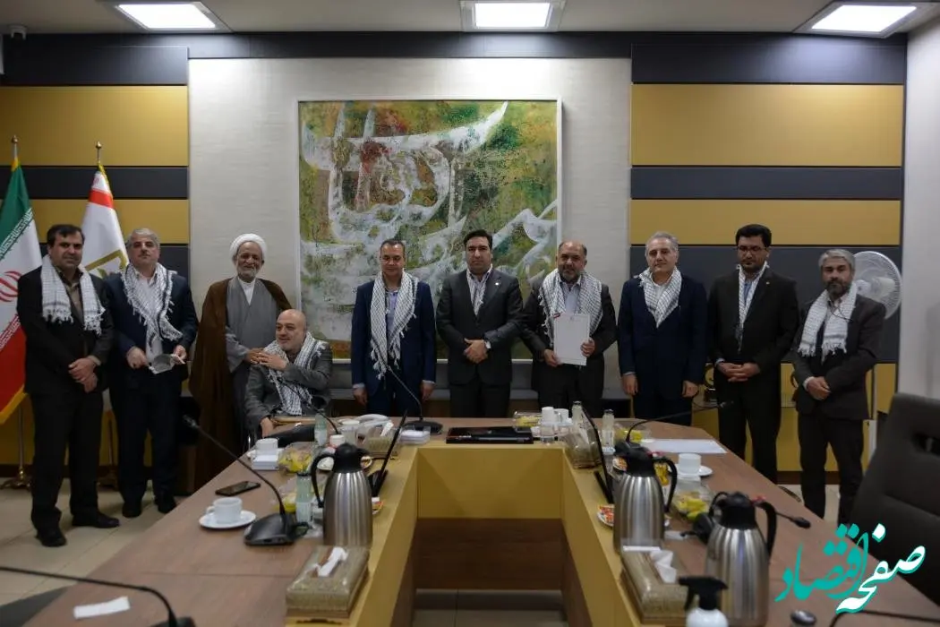  آیین خاطره گویی دفاع مقدس و تبیین ارزش ها و آموزه های دفاع مقدس در بانک صنعت و معدن برگزار شد