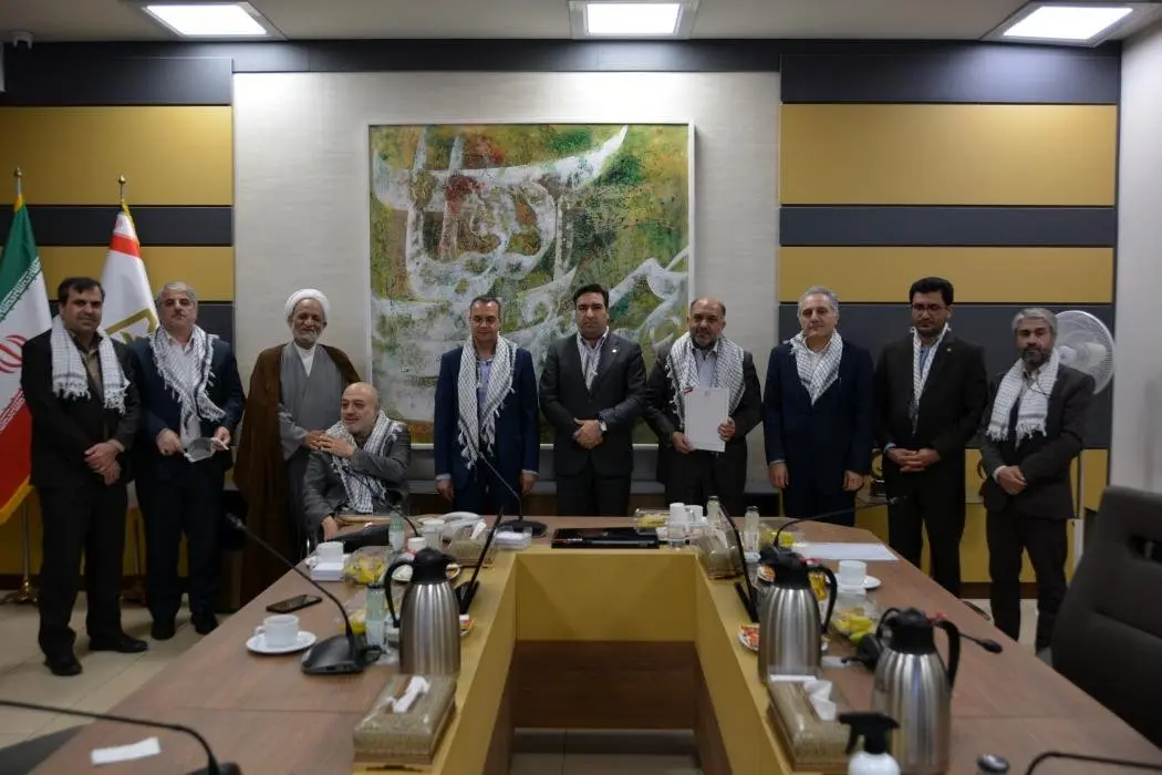  آیین خاطره گویی دفاع مقدس و تبیین ارزش ها و آموزه های دفاع مقدس در بانک صنعت و معدن برگزار شد