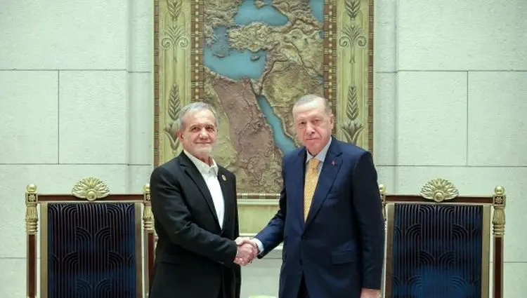 عکس متفاوت از احترام اردوغان به پزشکیان در حاشیه اجلاس اکو