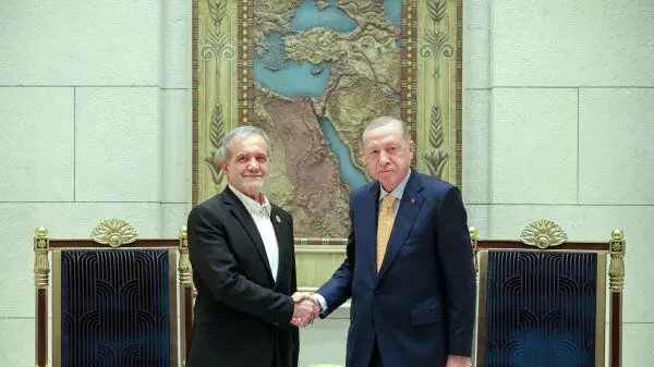 عکس متفاوت از احترام اردوغان به پزشکیان در حاشیه اجلاس اکو