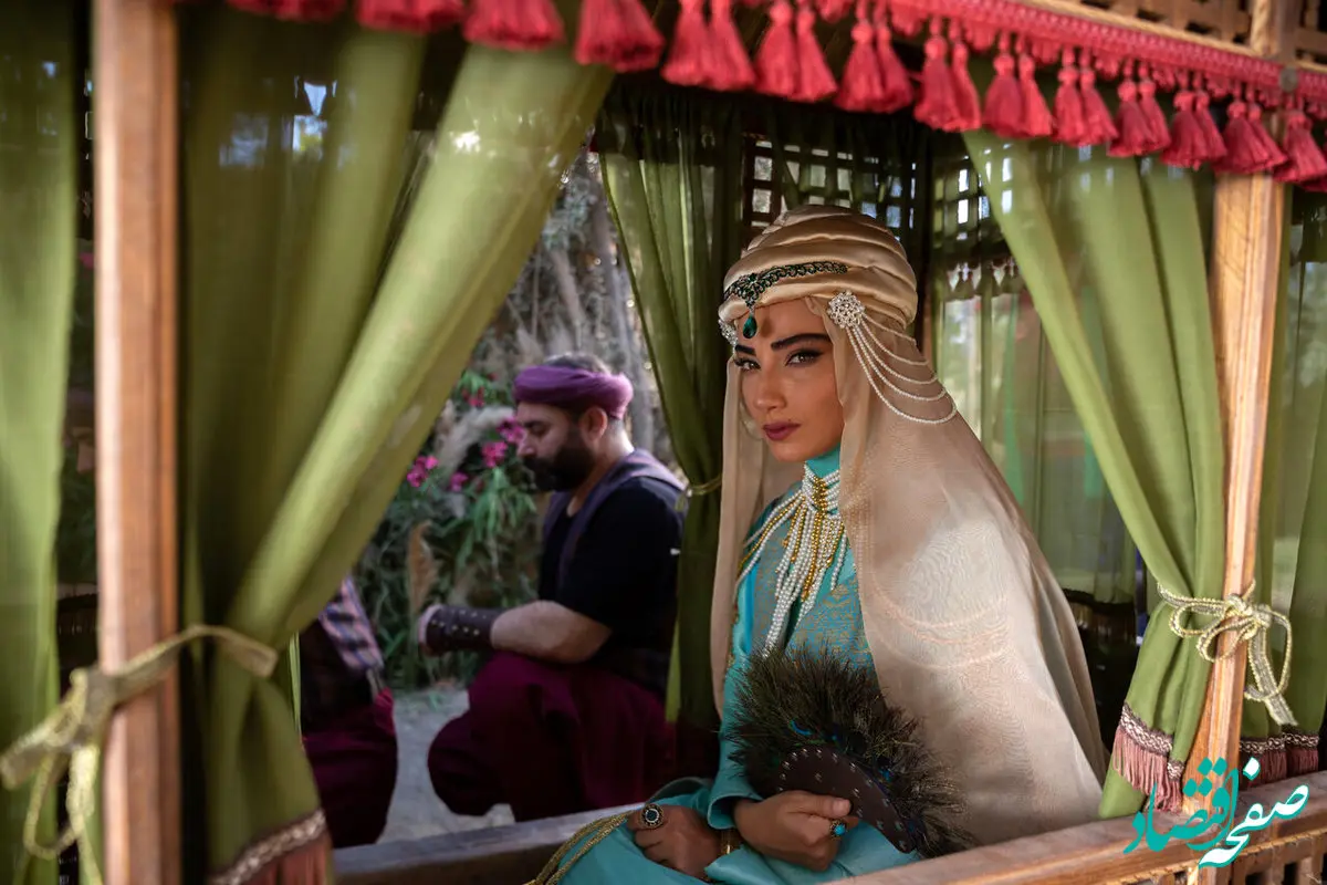 بازیگر نقش ماه منیر در سریال مستوران ۲