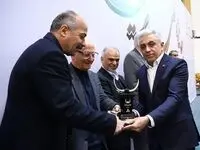 تندیس زرین جایزه ملی مدیریت مالی ایران در سال ۱۴۰۳ به بانک ملت اهدا شد