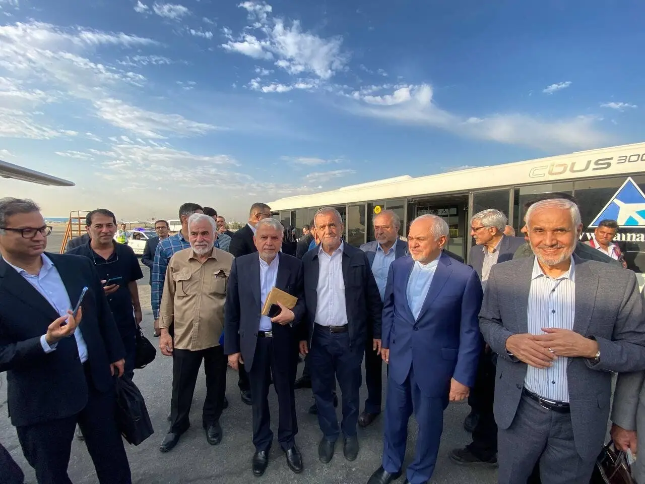 عکس هایی از شهید سید ابراهیم رئیسی و امیرعبداللهیان در میتینگ انتخاباتی این فرد در اصفهان