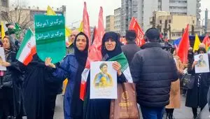 مردم تهران با وجود صدای انفجار در میدان روز قدس حضور دارند