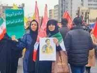 مردم تهران با وجود صدای انفجار در میدان روز قدس حضور دارند