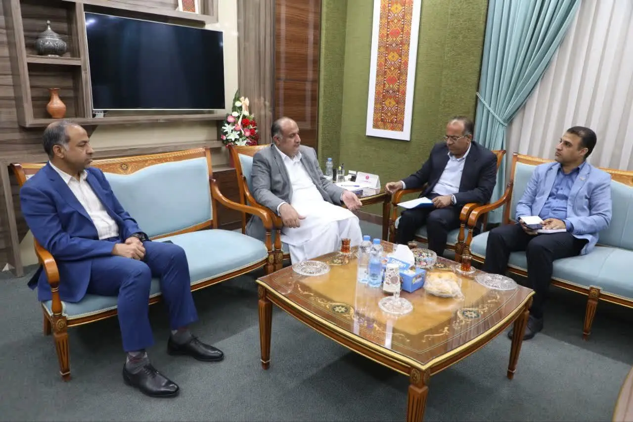 دیدار محسن حیدری مدیرکل هواشناسی استان سیستان و بلوچستان با محمد سعید اربابی رئیس هیات مدیره و مدیرعامل سازمان منطقه آزاد چابهار
