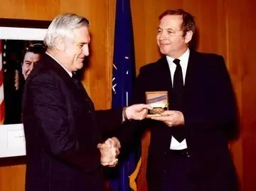 اد جانسون دومین جاسوس آمریکایی در عملیات آزادسازی گروگان‌های آمریکایی در ایران کیست؟ 