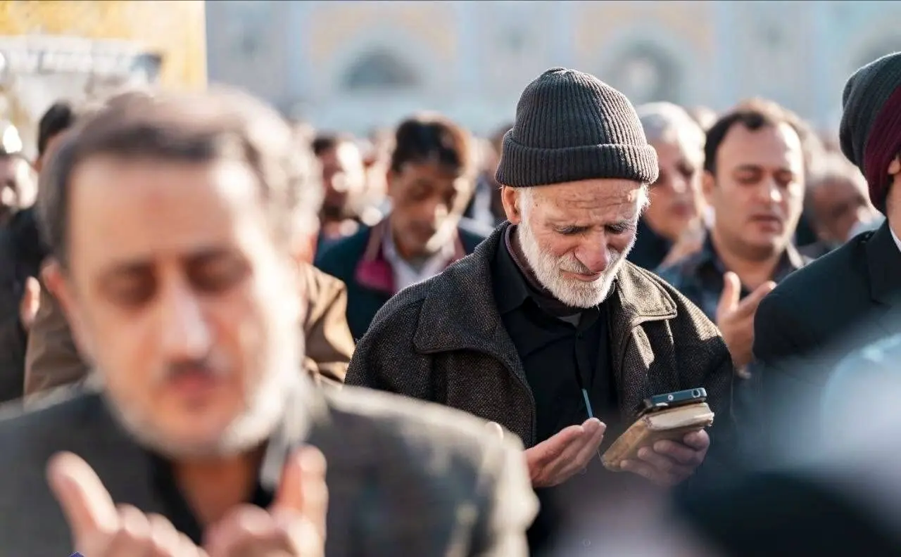 لحظاتی خاص از نماز عید فطر در حرم امام رضا + ویدئو