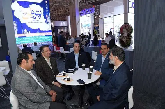 غرفه هلدینگ خلیج‌فارس، در کانون توجه تجار روسی و چینی