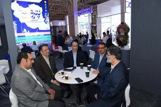 غرفه هلدینگ خلیج‌فارس، در کانون توجه تجار روسی و چینی