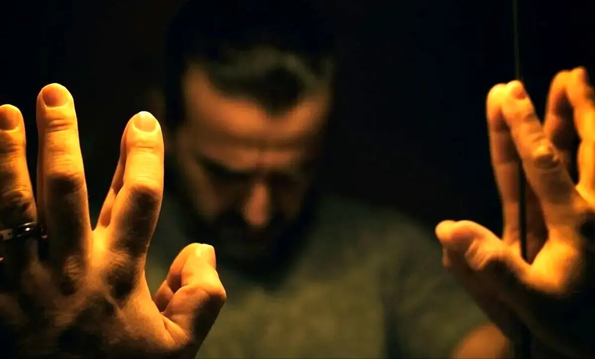 یک زن شوهر دار با مرد غریبه در خانه تنها بود که شوهرش از راه رسیدو..