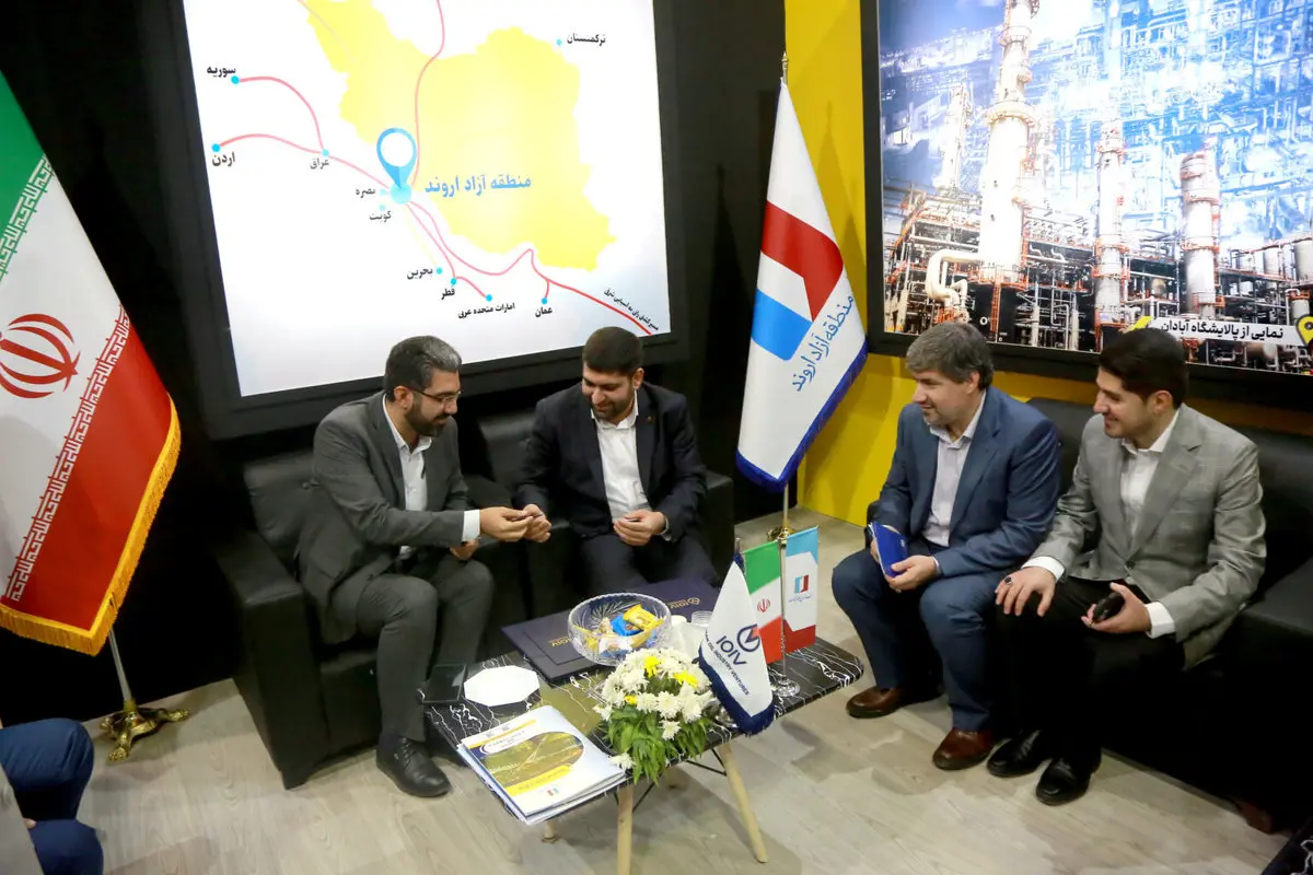 بازدید رئیس مرکز استراتژیک ریاست جمهوری از غرفه منطقه آزاد اروند