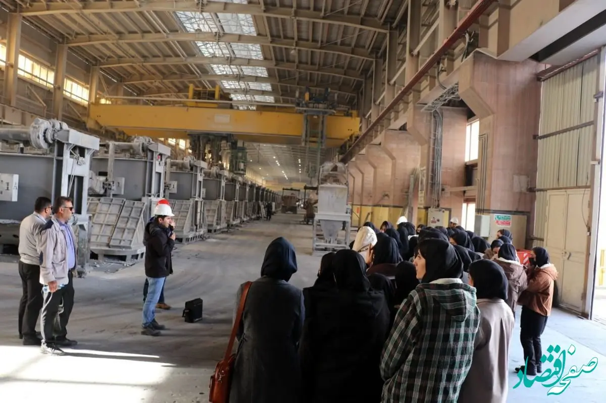 بازدید دانش‌آموزان مدارس پروین و سمیه شهرستان جاجرم از شرکت آلومینای ایران در قالب اردوی راهیان پیشرفت