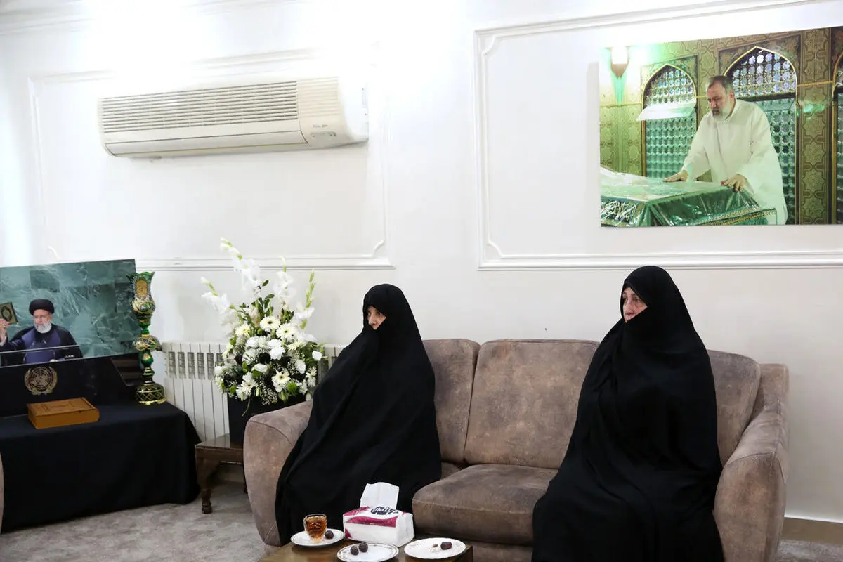 تصویر جدید از همسر شهید رئیسی و دختران عزادارش / این فرد هم بود