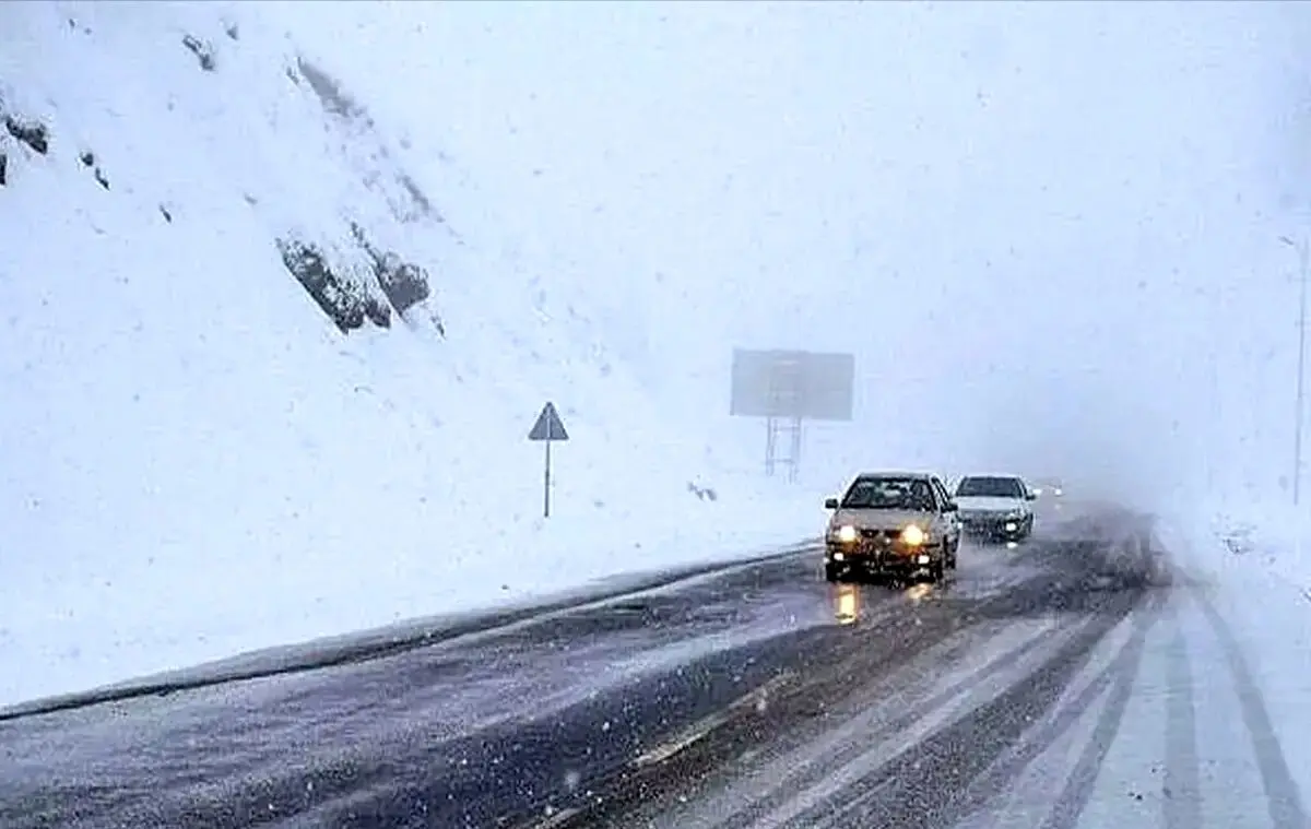 آخرین وضعیت جوی و ترافیکی جادهها امروز سه شنبه ۲۳ بهمن ماه ۱۴۰۳ / اعلام محورهای مسدود