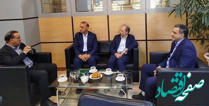 بازدید نماینده گناباد و بجستان از شعبه مشهد بانک توسعه صادرات ایران