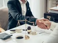 برای مراجعه به وکیل چه کار کنیم؟