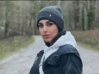 عکسی از نگار نیکدل در پشت صحنه زخم کاری