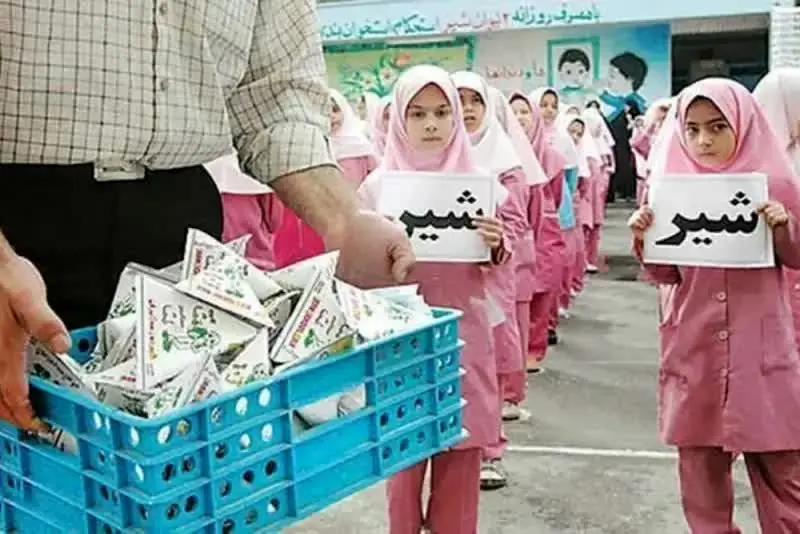 از افزایش بودجه شیر مدارس به بیش از ۱۰ همت در ۱۴۰۵ تا ماجرای توزیع شیرهای تاریخ‌گذشه در مدارس 