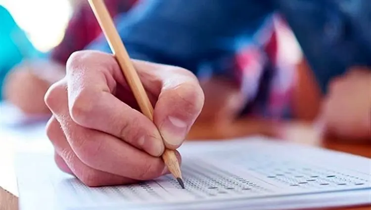 زمان امتحانات نهایی برای مراسم تشییع امام شهید تغییر می کند؟ 