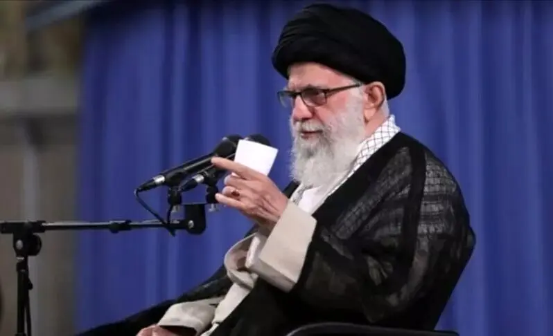 از عکسی از رهبری بر سر مزار حاج داوود تا ناراحتی شدید رهبر انقلاب از رفتار نهادهای امنیتی با سردار معروف سپاه 