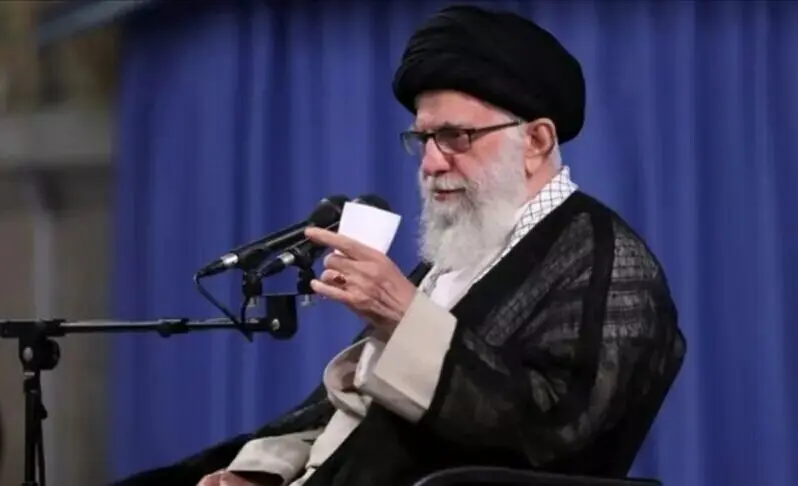 از عکسی از رهبری بر سر مزار حاج داوود تا ناراحتی شدید رهبر انقلاب از رفتار نهادهای امنیتی با سردار معروف سپاه 