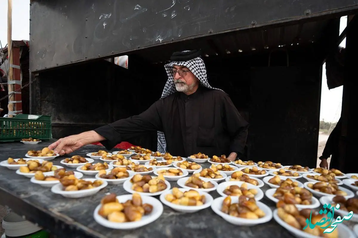 با دیدن این فیلم به گریه می افتید | گریه سوزناک موکب داران عراقی موقع جمع آوری موکب‌ها
