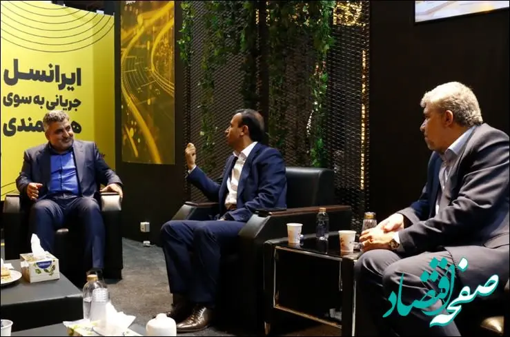 بازدید قائم‌مقام وزیر صمت و معاون وزیر ارتباطات از غرفه‌ ایرانسل