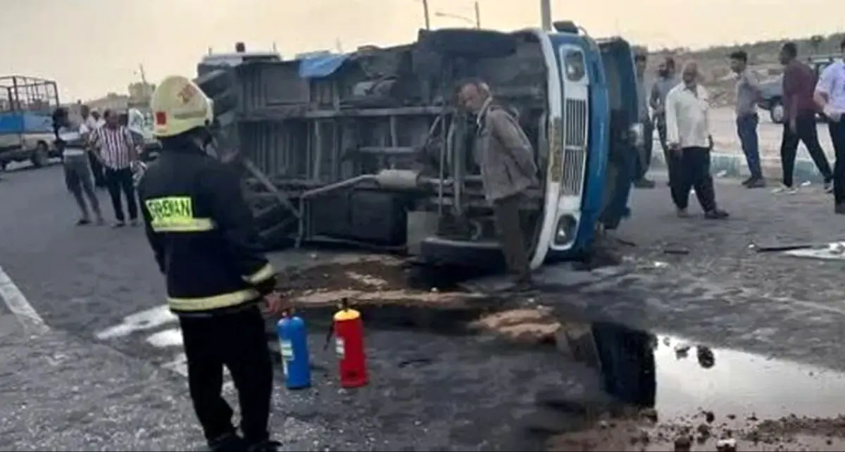 برخورد مینیبوس حامل کارگران با سواری در آران و بیدگل/۶ نفر مصدوم شدند