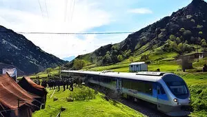 سرعت قطارهای مسافربری تهران - مشهد به‌ چند کیلومتر بر ساعت می‌رسد؟ 