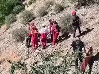 نجات معجزه‌آسا زن باردار سقوط کرده از ارتفاع ۱۵۰ متری در کن + جزئیات عملیات