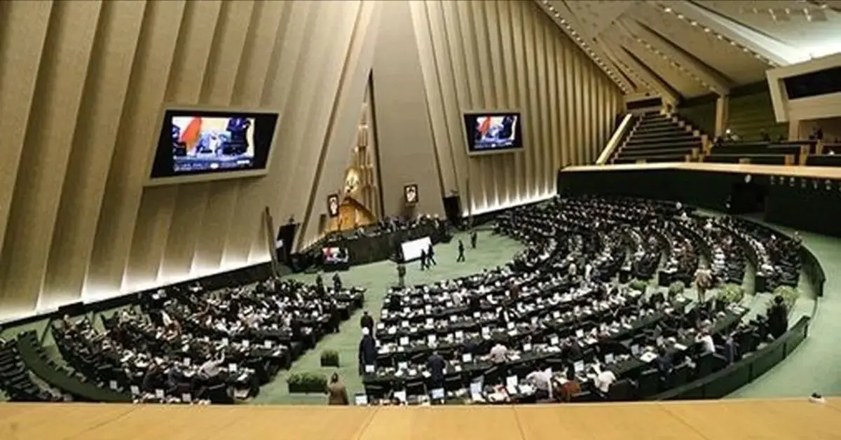 مجلس با کاهش منابع اعتباری دولت در بودجه ۱۴۰۴ مخالفت کرد