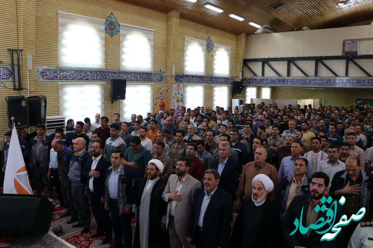 به بهانه هفته کارگر، آیین تجلیل از کارگران نمونه عرصه کار و تلاش شرکت آلومینای ایران با حضور دکتر بادکوبه مدیرعامل این شرکت و جمعی از مدیران ارشد استانی و شهرستانی در محل شرکت برگزار شد